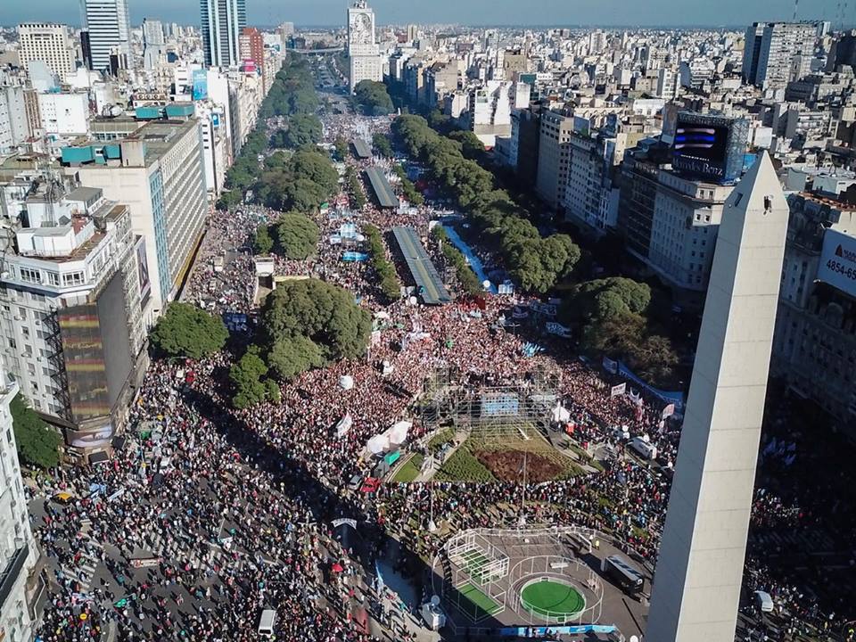 Cientos de miles de personas le dijeron «NO» al FMI y a Macri.